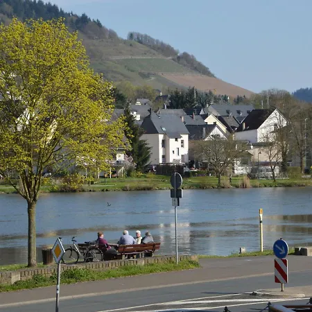 Cozy In With River Nearby Lejlighed *